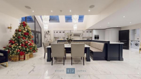 Entire Grand London suburban mansion